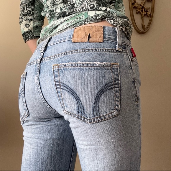 Hollister Low Rise Light Wash Jeans - Picture 9 of 11